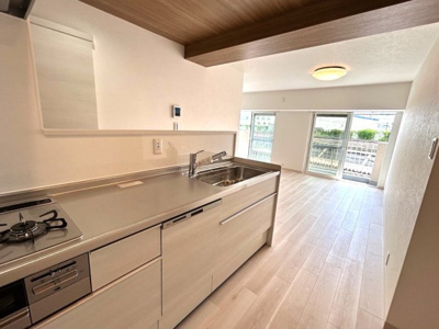 【キッチン】 | ■全面改装済み（2025年8月16日）■シャンボール茨木 | 【改装内容】
・浴室新調・キッチン新調・洗面台W750新調・トイレ新調・洗濯機置場新設（給湯器は既設再利用）・掃き出し窓に内窓新規設置・廊下幅広げてます