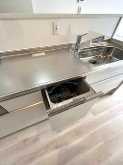 【キッチン】 | ■全面改装済み（2025年8月16日）■シャンボール茨木 | 【改装内容】
・浴室新調・キッチン新調・洗面台W750新調・トイレ新調・洗濯機置場新設（給湯器は既設再利用）・掃き出し窓に内窓新規設置・廊下幅広げてます