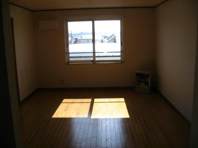 ロイウッドウエストの居間・リビング