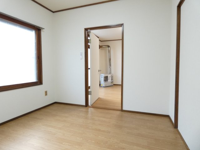 コーポ22条の洋室