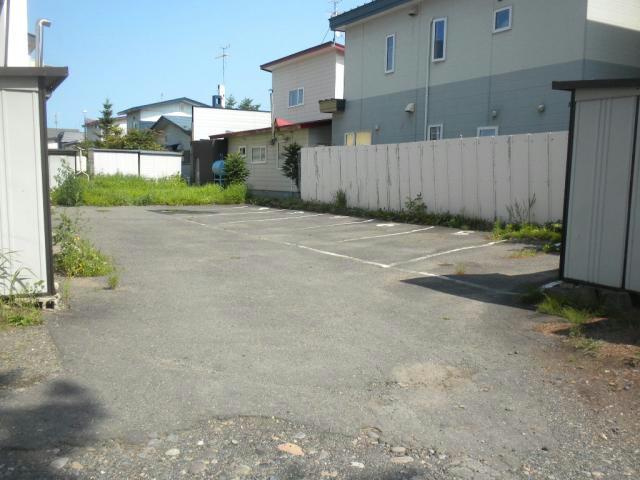 コーポ22条の駐車場