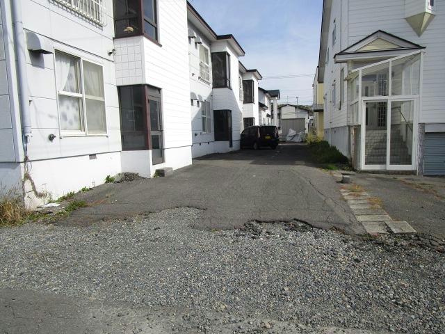 コーポグローバルの駐車場