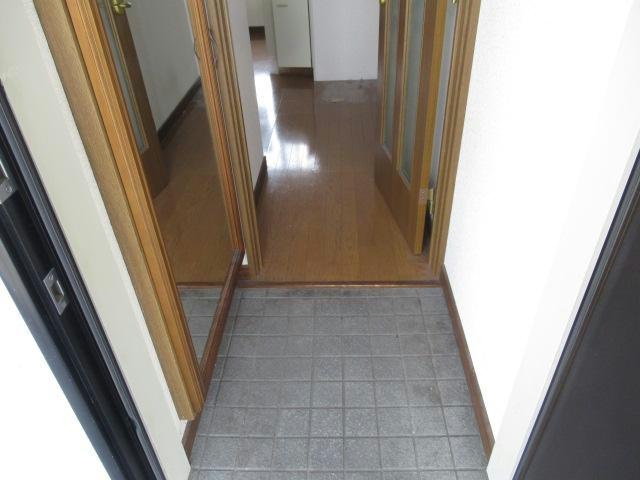 植原マンションの玄関