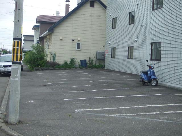 ラ・ポレールの駐車場