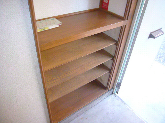 田中マンションの玄関