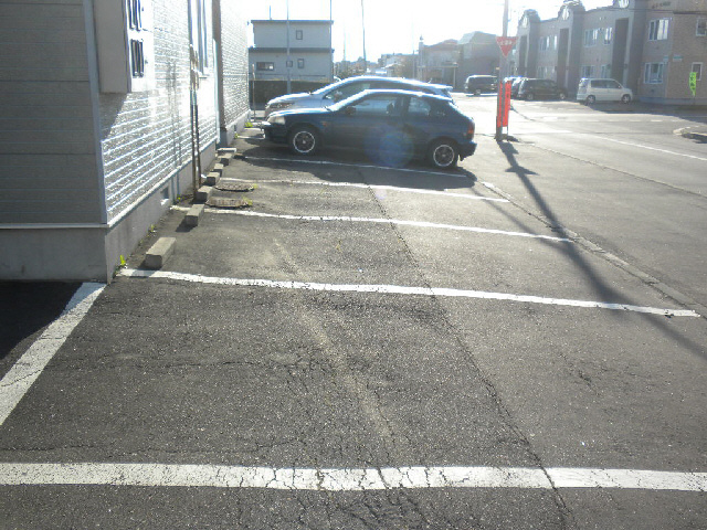 春日ハイツDの駐車場