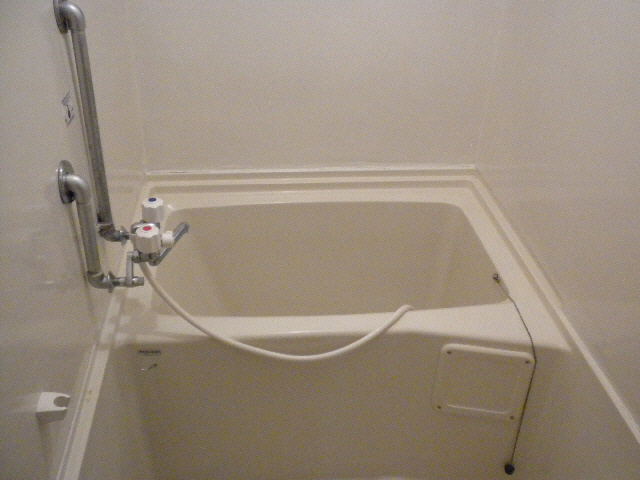 旭ハイツの浴室