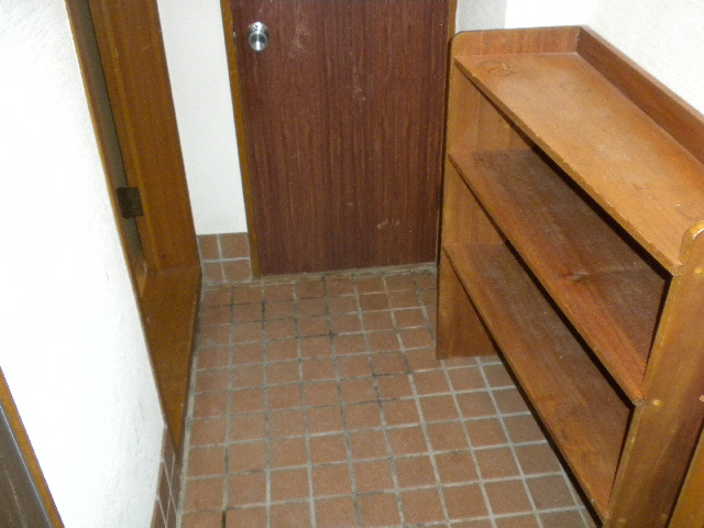 旭ハイツの玄関