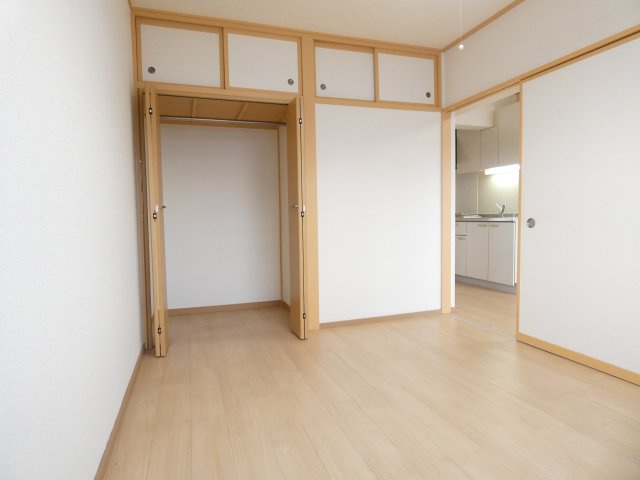 マンション鹿内の洋室