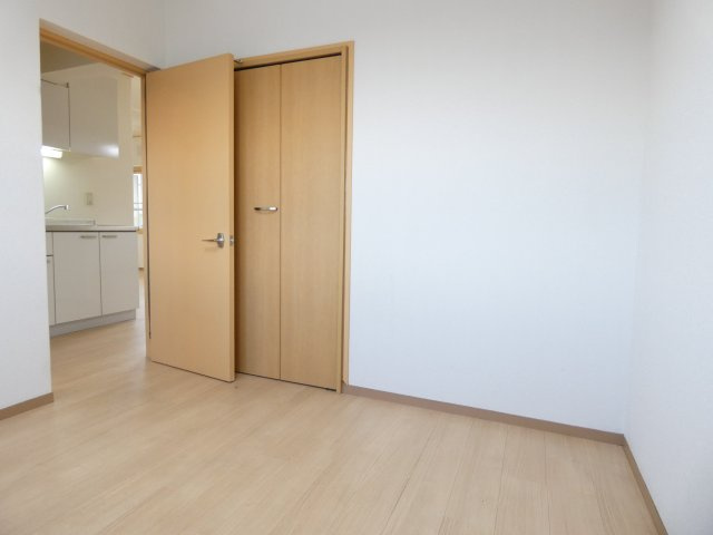 マンション鹿内の洋室