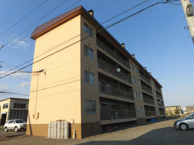 マンション鹿内の外観