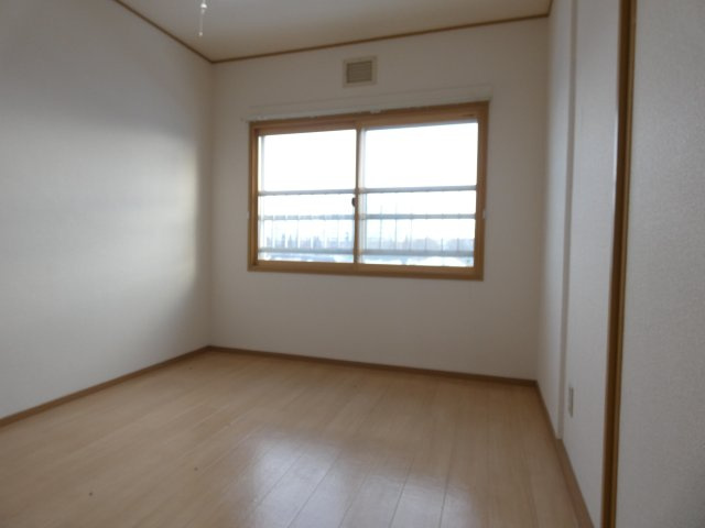 マンション鹿内の洋室