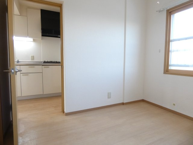 マンション鹿内の洋室