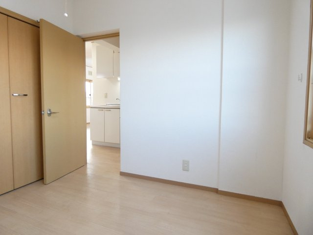 マンション鹿内の洋室