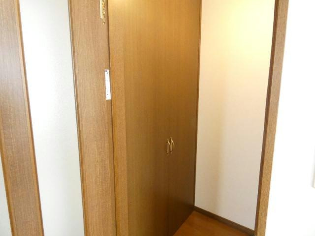 沼口コーポの玄関