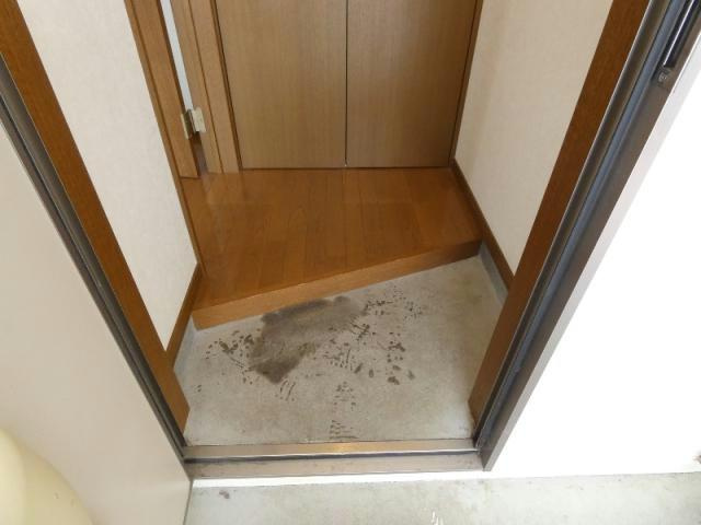 沼口コーポの玄関