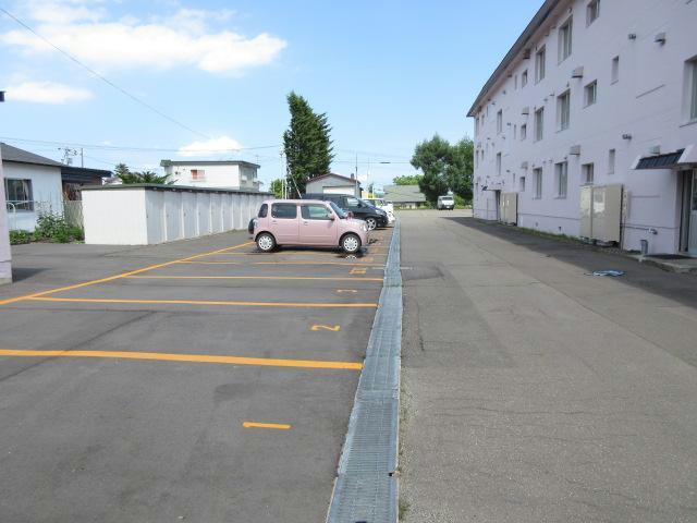 グリーンアベニューの駐車場