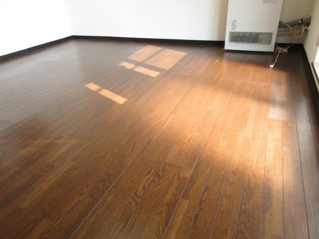 ファミールシャトーの居間・リビング