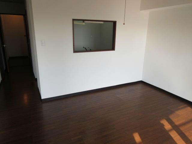 ファミールシャトーの居間・リビング