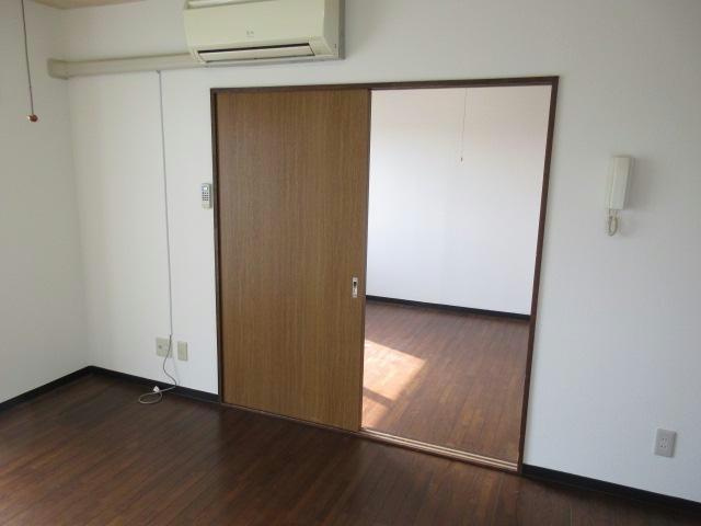 ファミールシャトーの居間・リビング