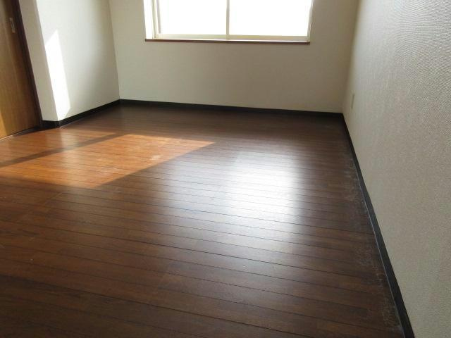 ファミールシャトーの居間・リビング