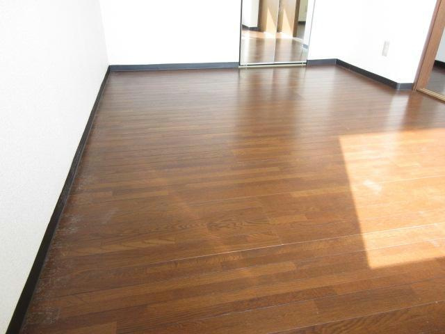 ファミールシャトーの居間・リビング