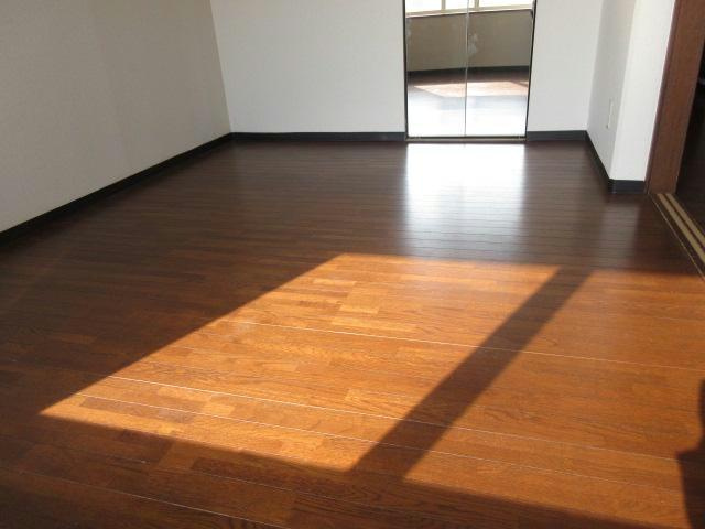 ファミールシャトーの居間・リビング