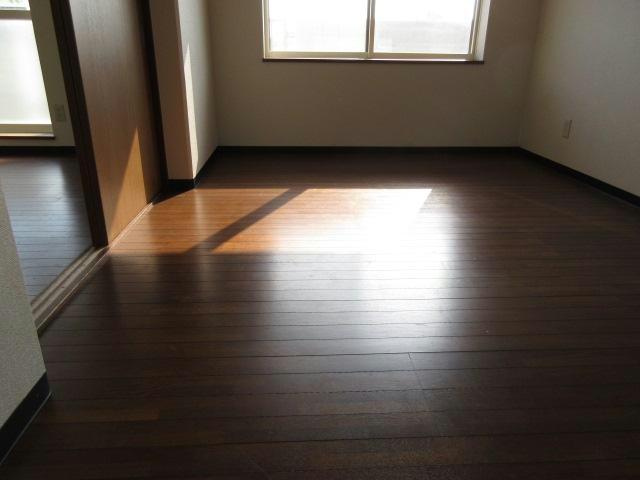 ファミールシャトーの居間・リビング