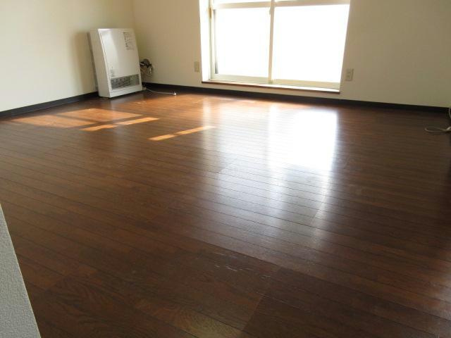 ファミールシャトーの居間・リビング