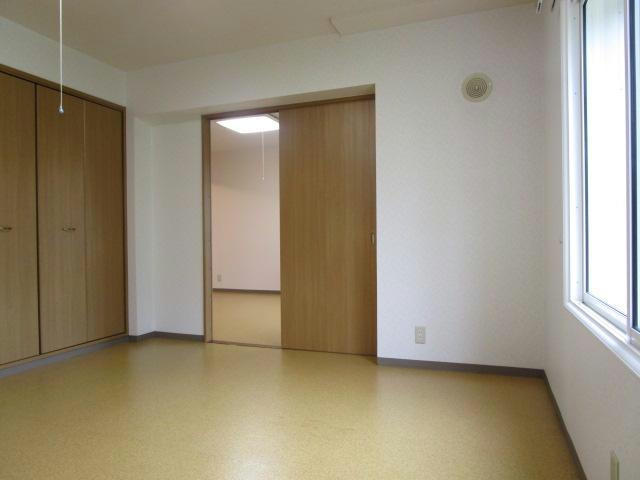 あかつきニュータウンA棟の居間・リビング