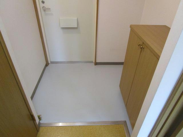 あかつきニュータウンA棟の玄関