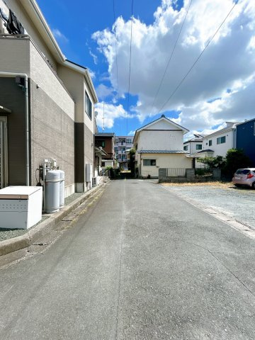 売中古戸建　中央区葵西六丁目の前面道路含む現地写真