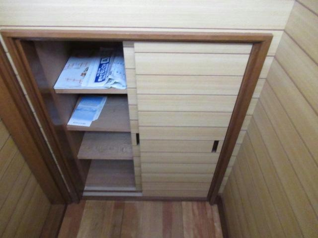 ハイツコスモスB棟の玄関