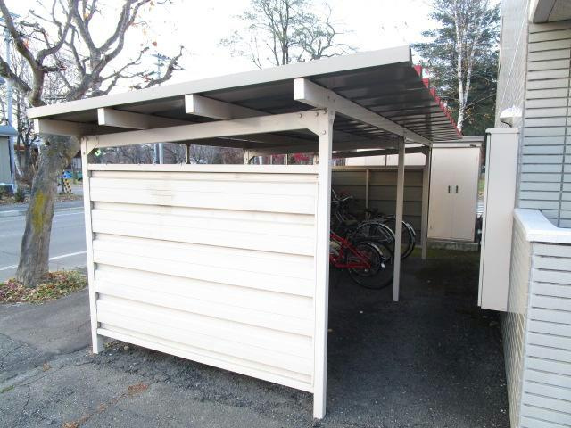 ファミールシャトーの駐車場