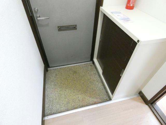 161ハイツの玄関