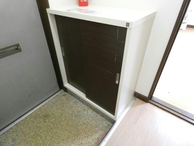 161ハイツの玄関