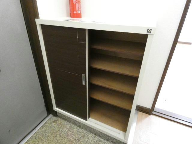 161ハイツの玄関