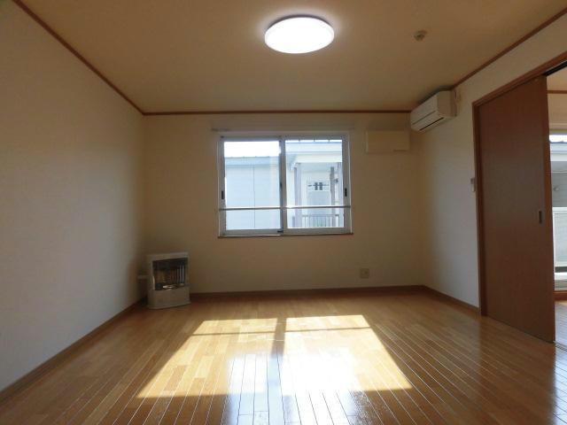 ロイウッドイーストの居間・リビング