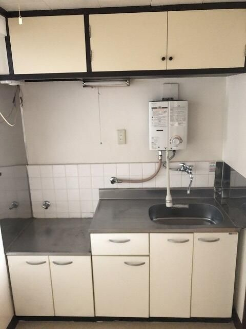 肥土ハウスのキッチン