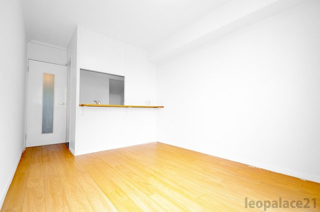 レオパレスヴィルヌーブの居間・リビング