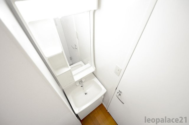 レオパレスヴィルヌーブの内装|独立洗面台