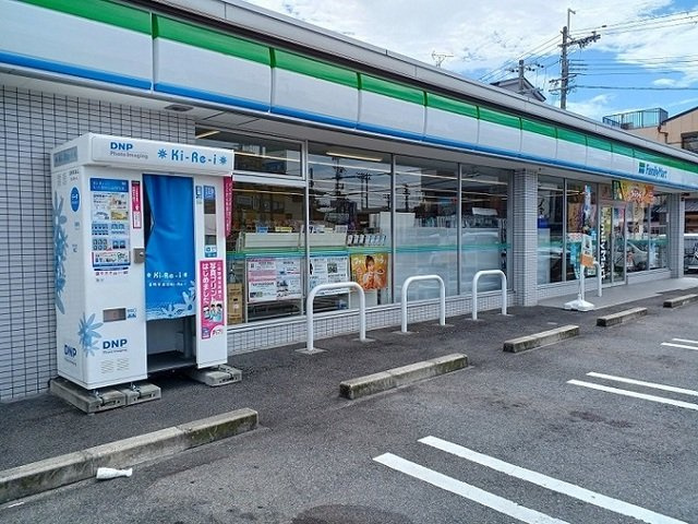 アイマコート　初芝の周辺|ファミリーマート様まで550m