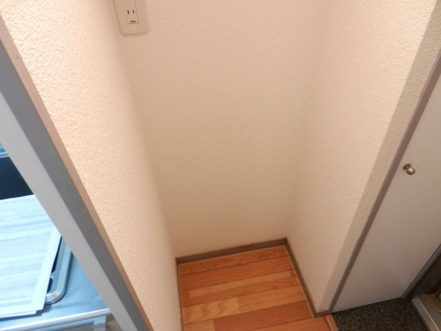 レオパレス友集日の玄関