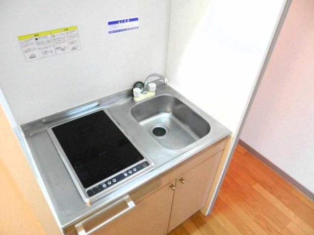 レオパレスＨＩＧＡＳＨＩＹＡＭＡのキッチン|コンパクトなキッチンで掃除もラクラク。