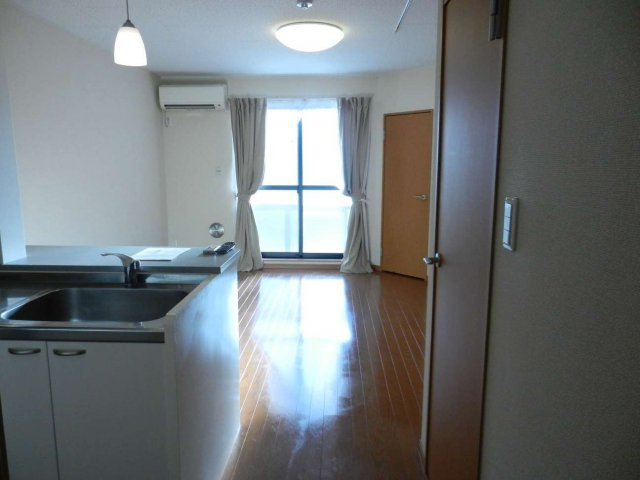 レオパレスウォームコーポ深阪のその他|フローリング仕様でスタイリッシュな配色のお部屋です。