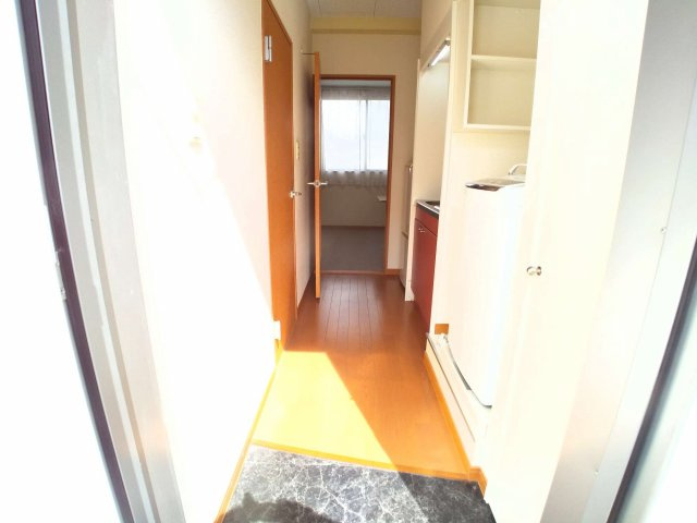 レオパレスサンイッコーの玄関|玄関ドアは防犯サムターン設置