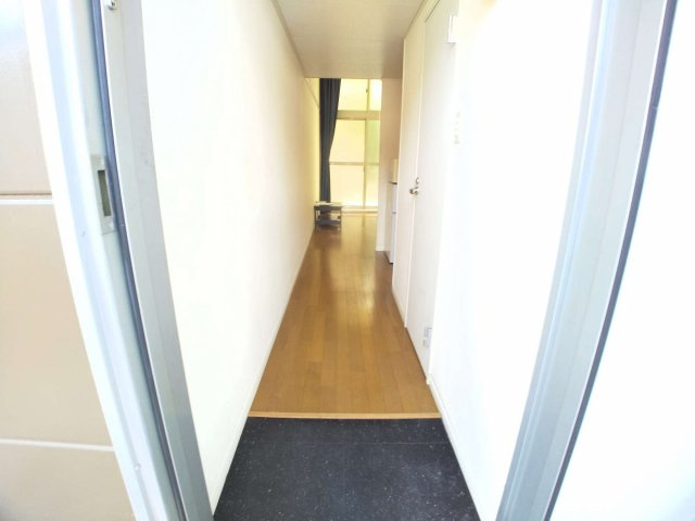 レオパレス中百舌鳥の玄関|玄関ドアは防犯サムターン設置