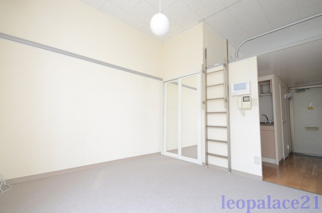 レオパレス中百舌鳥の寝室|使いやすく機能的なお部屋