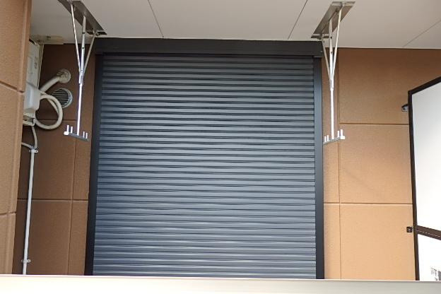 グレイシャスの内装|窓シャッター