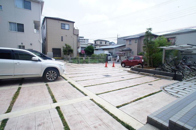 リブリ・もちの木の駐車場